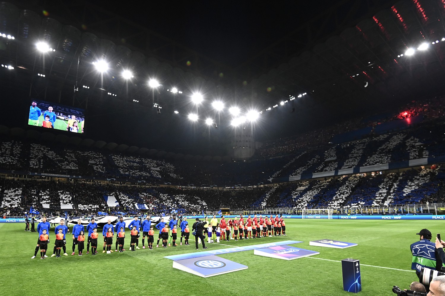 Euroderby La Curva Nord Suona La Carica Coreografia Impressionante Su