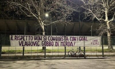 Striscione Fiorentina tifosi Vlahovic