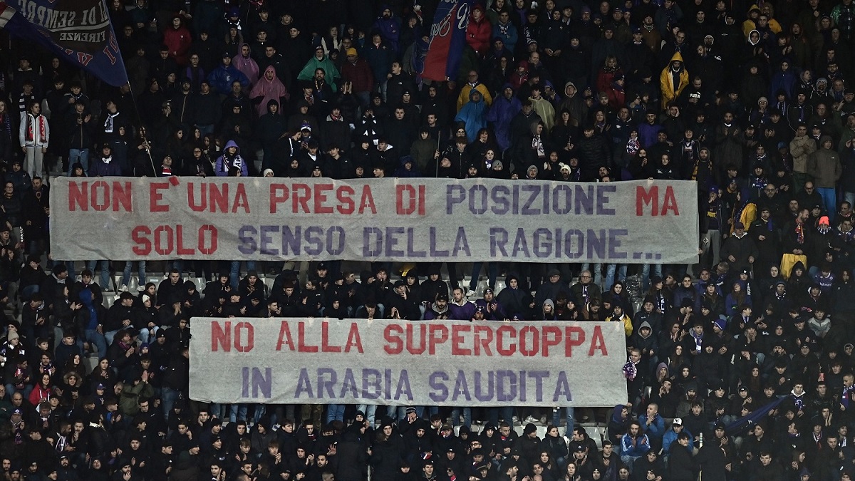 tifosi Fiorentina striscione Supercoppa italiana