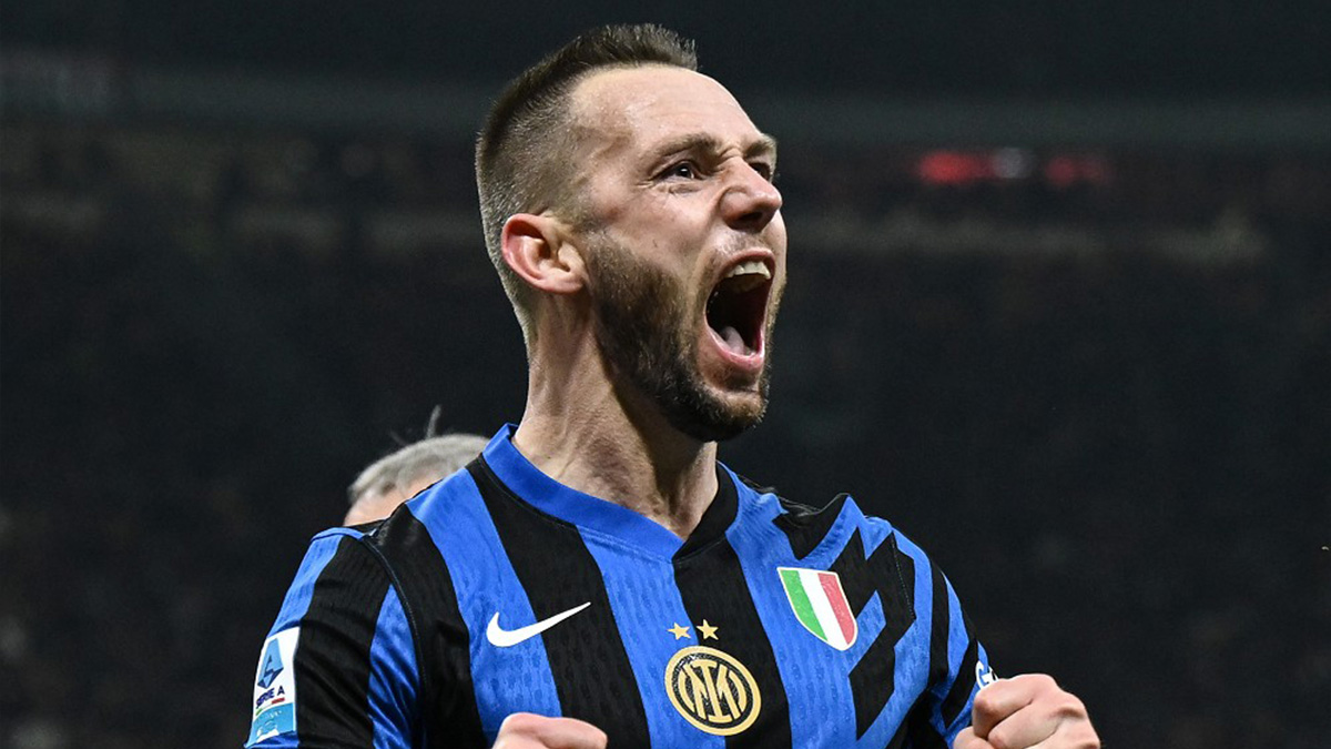 Milan Inter, la carica di De Vrij dopo il gol: «Un solo obiettivo: dare tutto per questi colori» - FOTO